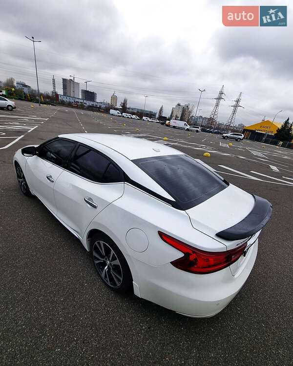 Седан Nissan Maxima 2016 в Киеве