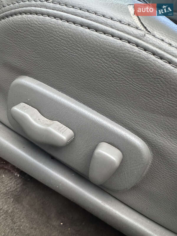 Седан Nissan Maxima 2002 в Киеве