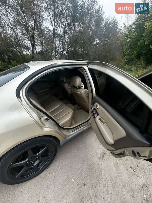 Седан Nissan Maxima 2000 в Сквирі