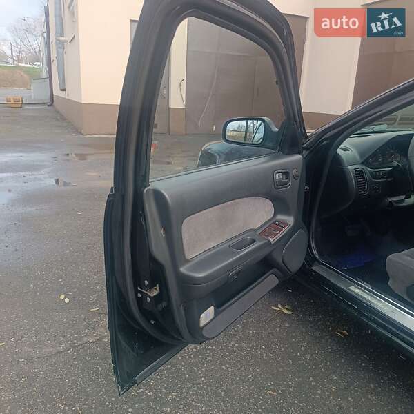 Седан Nissan Maxima 1999 в Запорожье