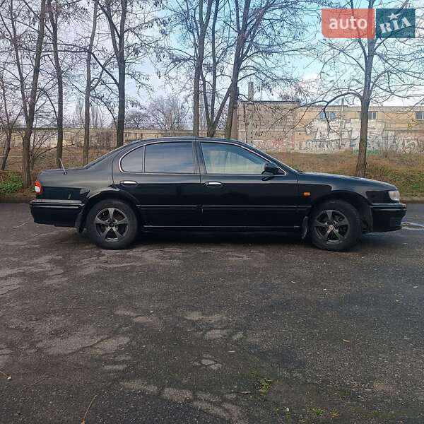 Седан Nissan Maxima 1999 в Запорожье