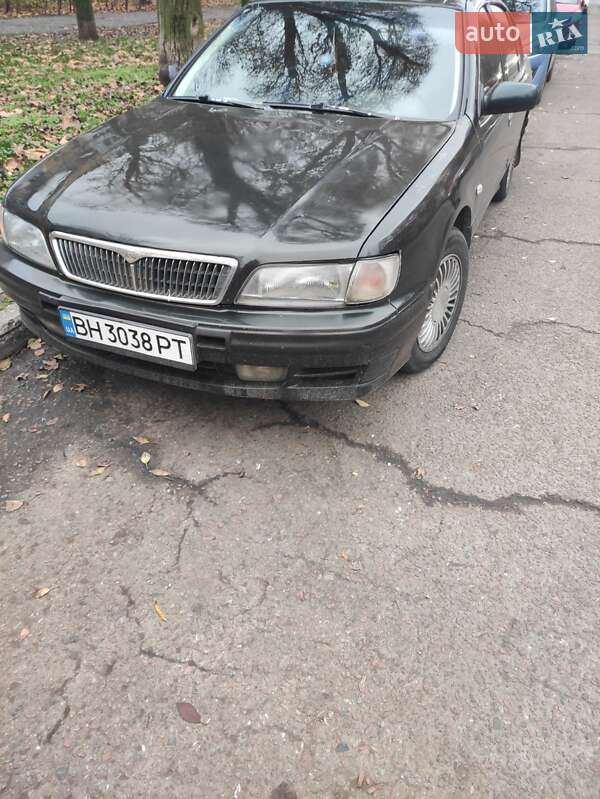 Седан Nissan Maxima 1998 в Одесі
