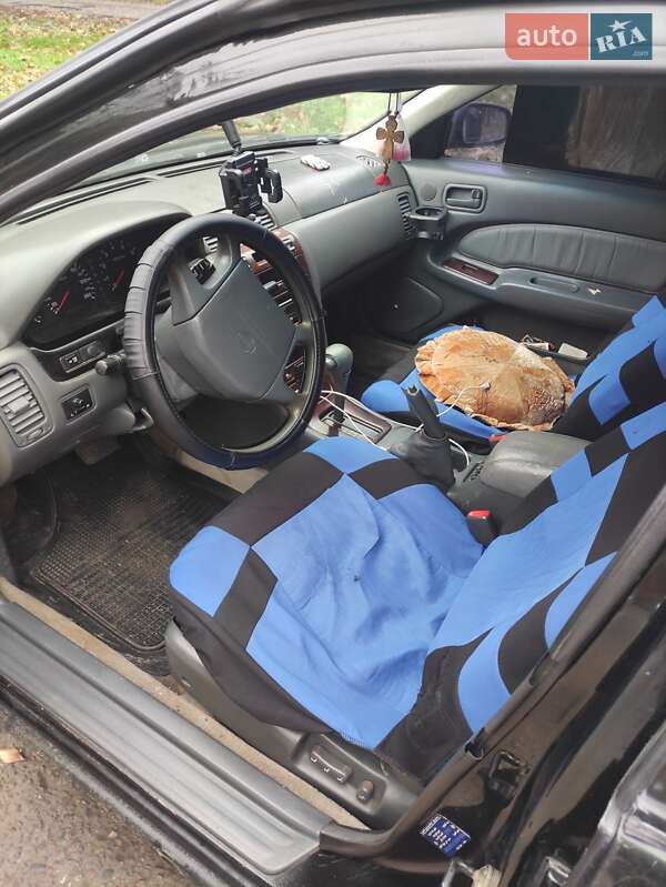 Седан Nissan Maxima 1998 в Одесі