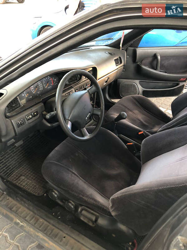 Седан Nissan Maxima 1989 в Чорноморську