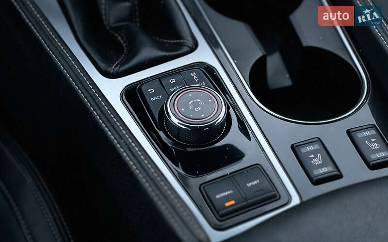 Седан Nissan Maxima 2017 в Львове