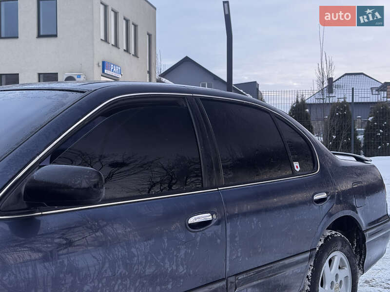 Седан Nissan Maxima 1999 в Луцьку