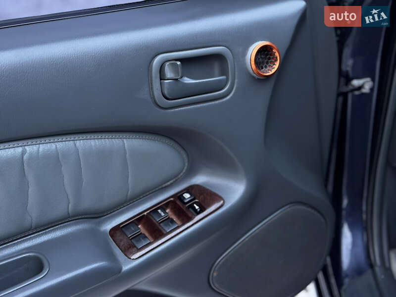 Седан Nissan Maxima 1999 в Луцьку