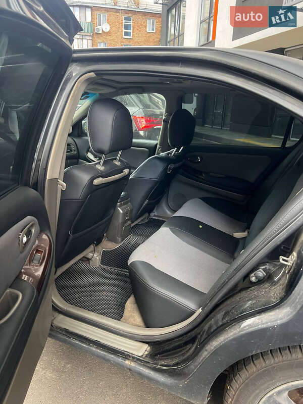 Седан Nissan Maxima 2002 в Києві