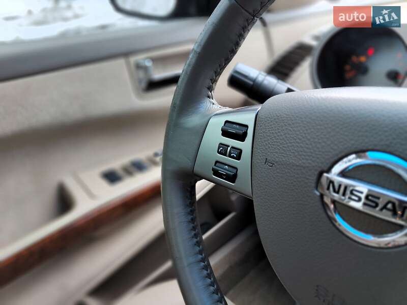 Седан Nissan Maxima 2005 в Киеве