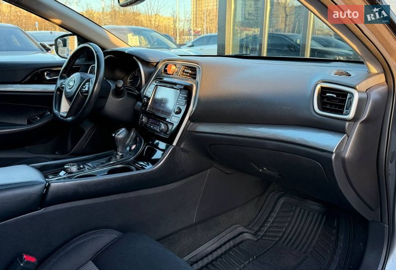 Седан Nissan Maxima 2016 в Киеве