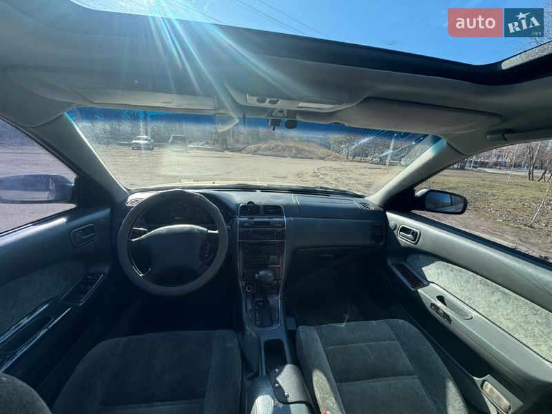 Седан Nissan Maxima 1998 в Днепре