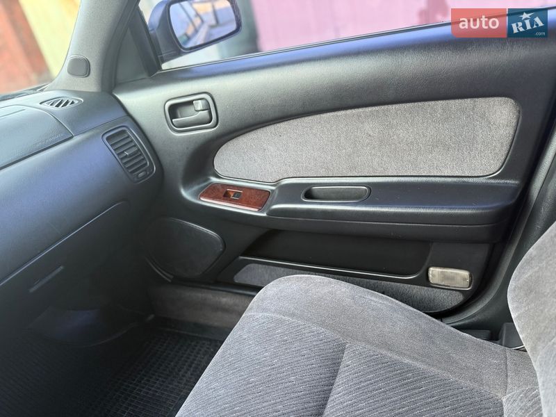 Седан Nissan Maxima 1995 в Одессе