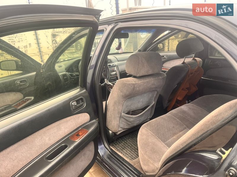Седан Nissan Maxima 1998 в Одесі