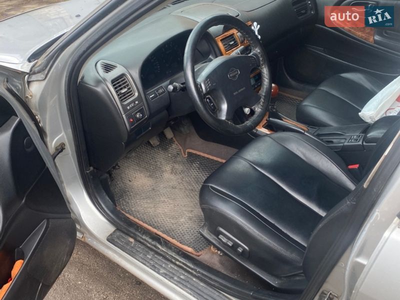 Седан Nissan Maxima 2002 в Жовтих Водах