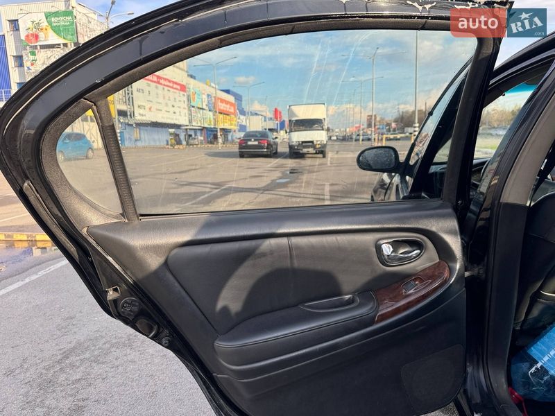 Седан Nissan Maxima 2001 в Днепре