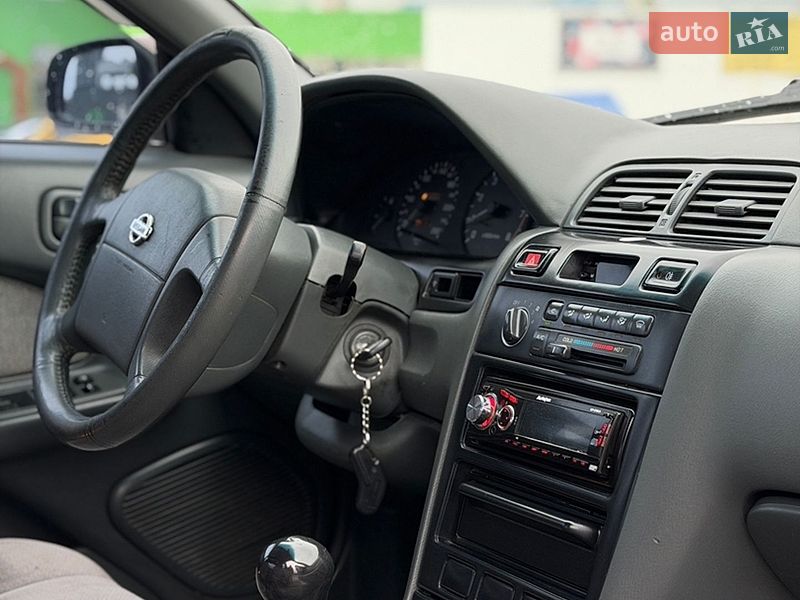 Седан Nissan Maxima 1996 в Одессе