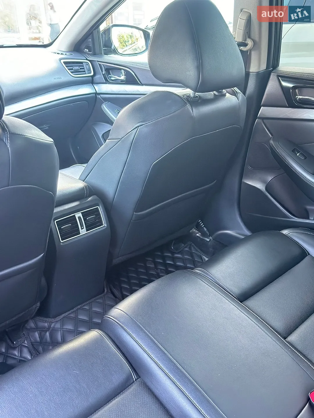 2017 Nissan Maxima - мініатюра 11