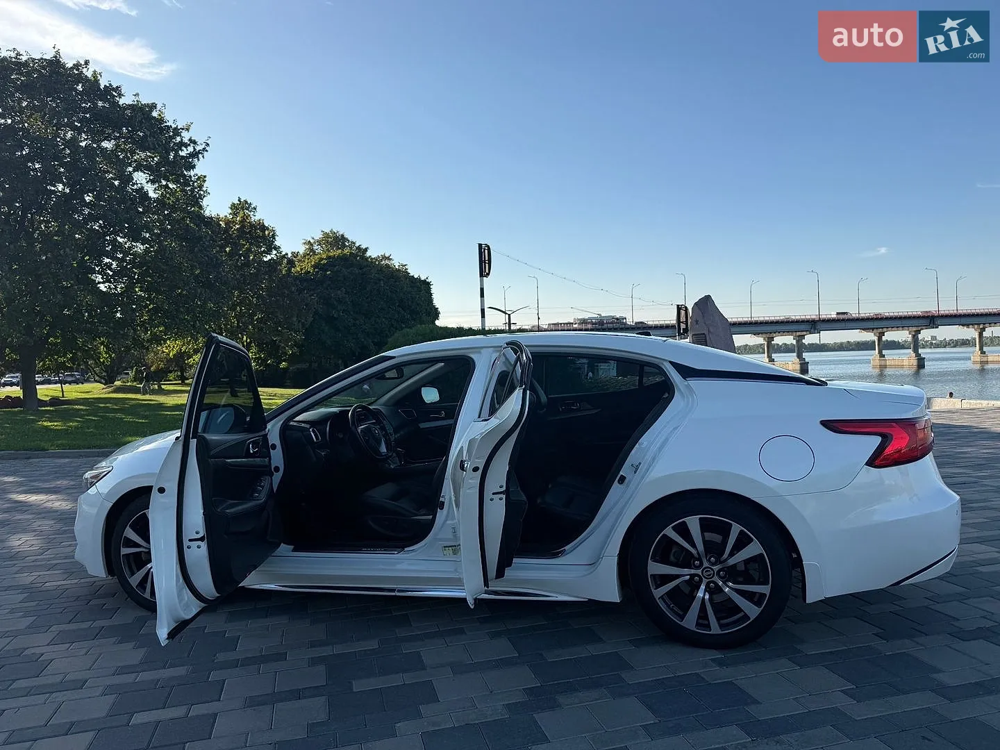 2017 Nissan Maxima - мініатюра 13