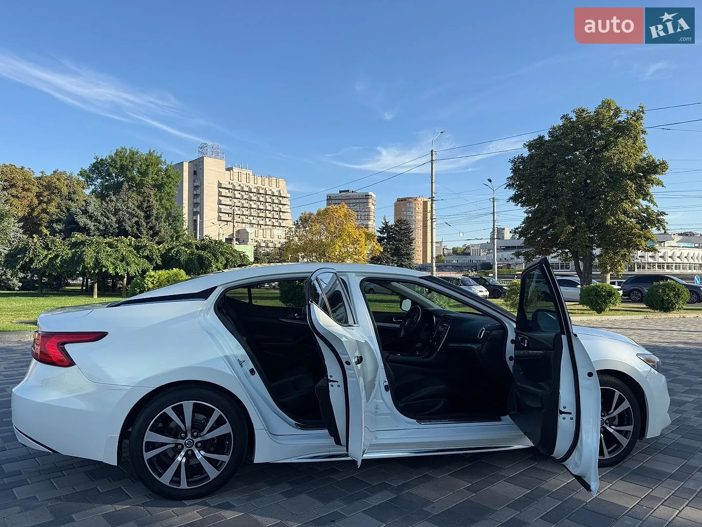 2017 Nissan Maxima - мініатюра 14