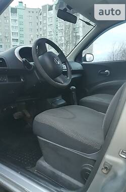 Седан Nissan Micra 2010 в Чернигове