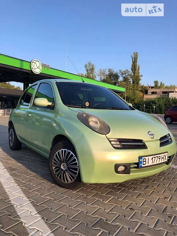 Хэтчбек Nissan Micra 2005 в 