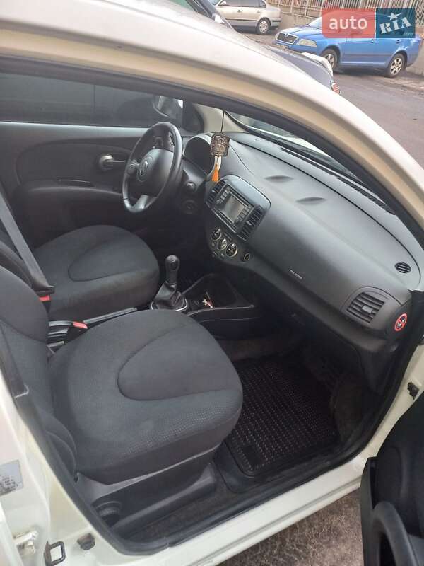 Хетчбек Nissan Micra 2009 в Тернополі