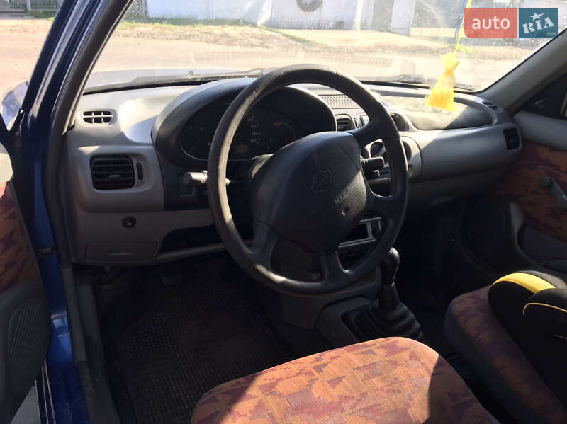 Хэтчбек Nissan Micra 1999 в Тарутине