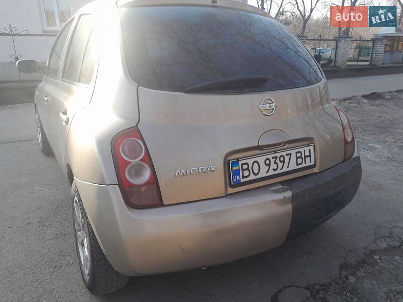 Хетчбек Nissan Micra 2004 в Чернівцях