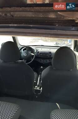 Хэтчбек Nissan Micra 2010 в 