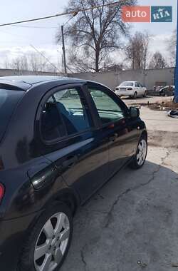 Хэтчбек Nissan Micra 2010 в 
