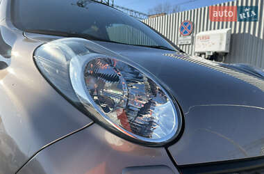 Хэтчбек Nissan Micra 2010 в 