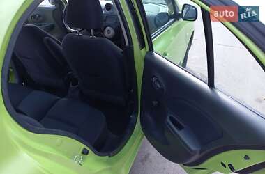 Хэтчбек Nissan Micra 2013 в 