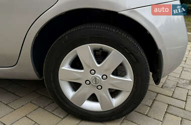 Хэтчбек Nissan Micra 2004 в 
