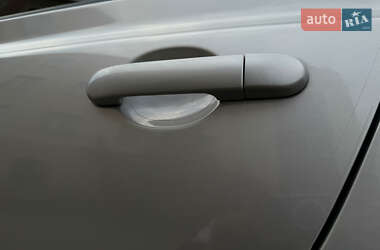 Хэтчбек Nissan Micra 2004 в 