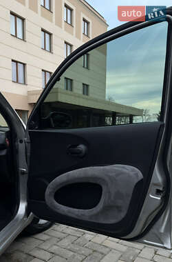 Хэтчбек Nissan Micra 2004 в 