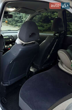 Хэтчбек Nissan Micra 2004 в 