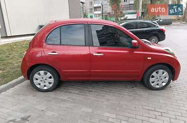 Хэтчбек Nissan Micra 2010 в 