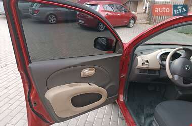 Хэтчбек Nissan Micra 2010 в 