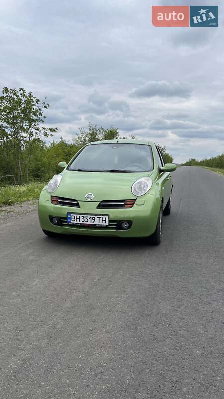 Хэтчбек Nissan Micra 2004 в Подольске