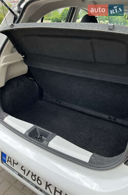 Хетчбек Nissan Micra 2015 в 