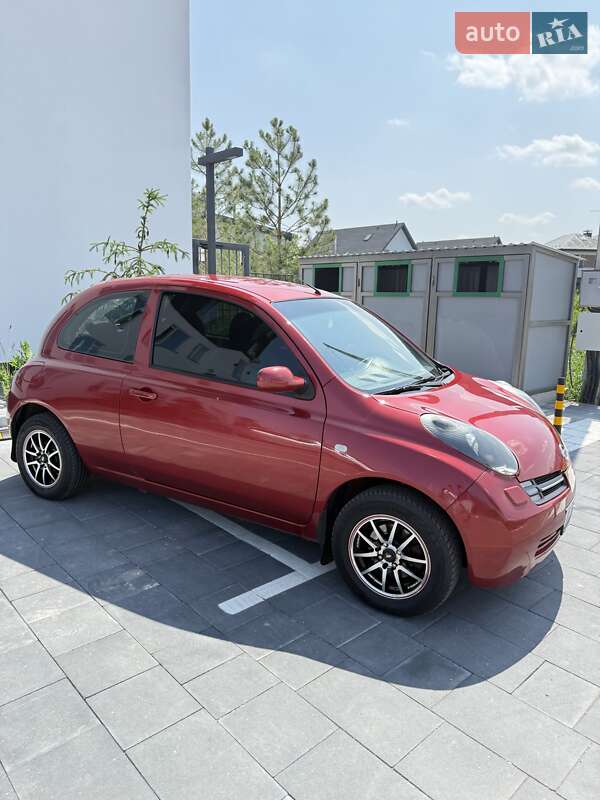 Хетчбек Nissan Micra 2005 в 