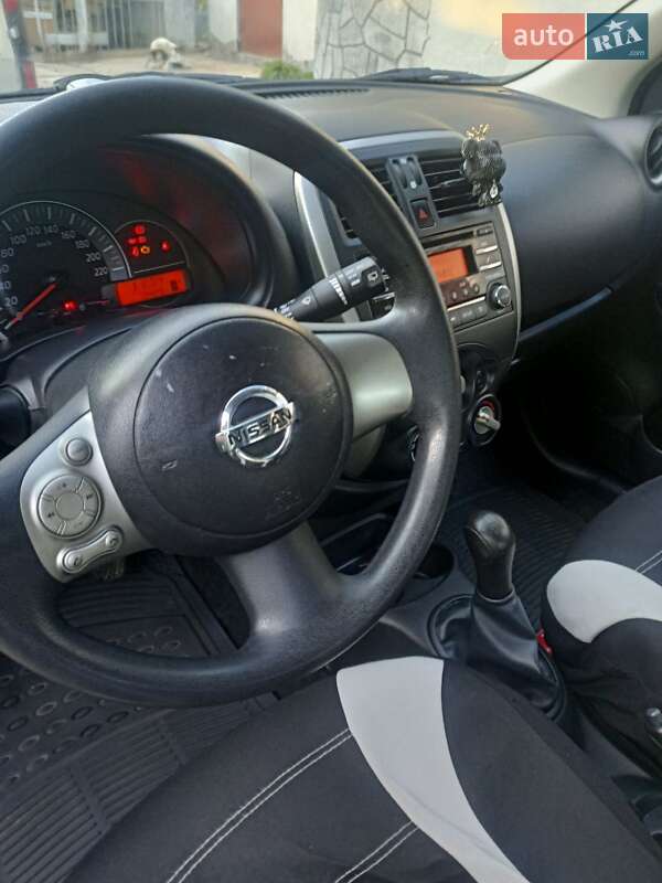 Хетчбек Nissan Micra 2015 в Запоріжжі