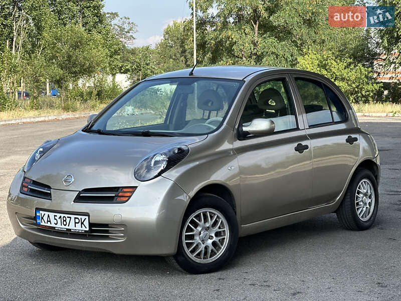 Хэтчбек Nissan Micra 2004 в 