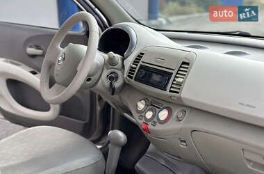 Хэтчбек Nissan Micra 2004 в 