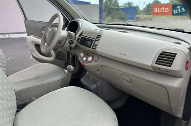 Хэтчбек Nissan Micra 2004 в 