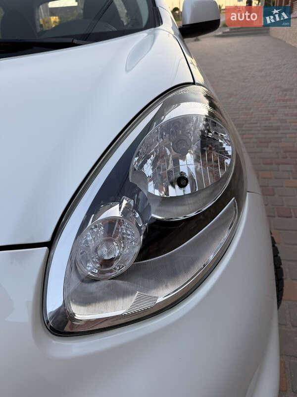 Хэтчбек Nissan Micra 2015 в Одессе