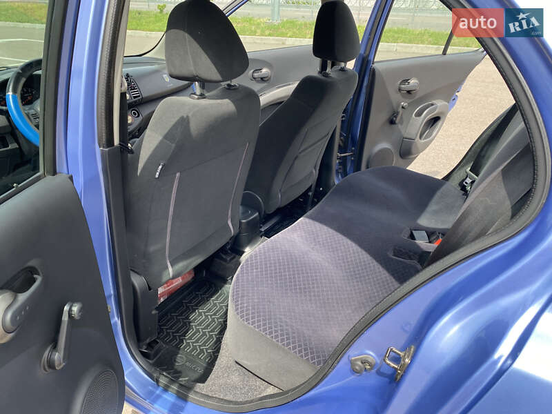 Хэтчбек Nissan Micra 2005 в Киеве