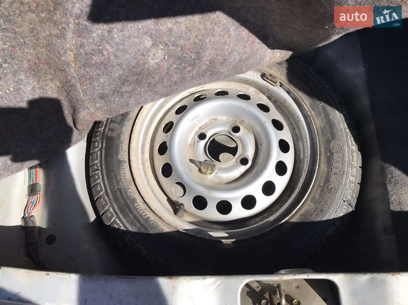 Хэтчбек Nissan Micra 1998 в Отынии