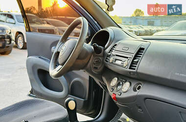 Хэтчбек Nissan Micra 2003 в 