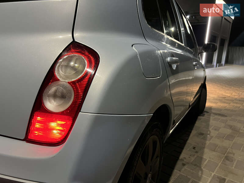 Хэтчбек Nissan Micra 2005 в Киеве